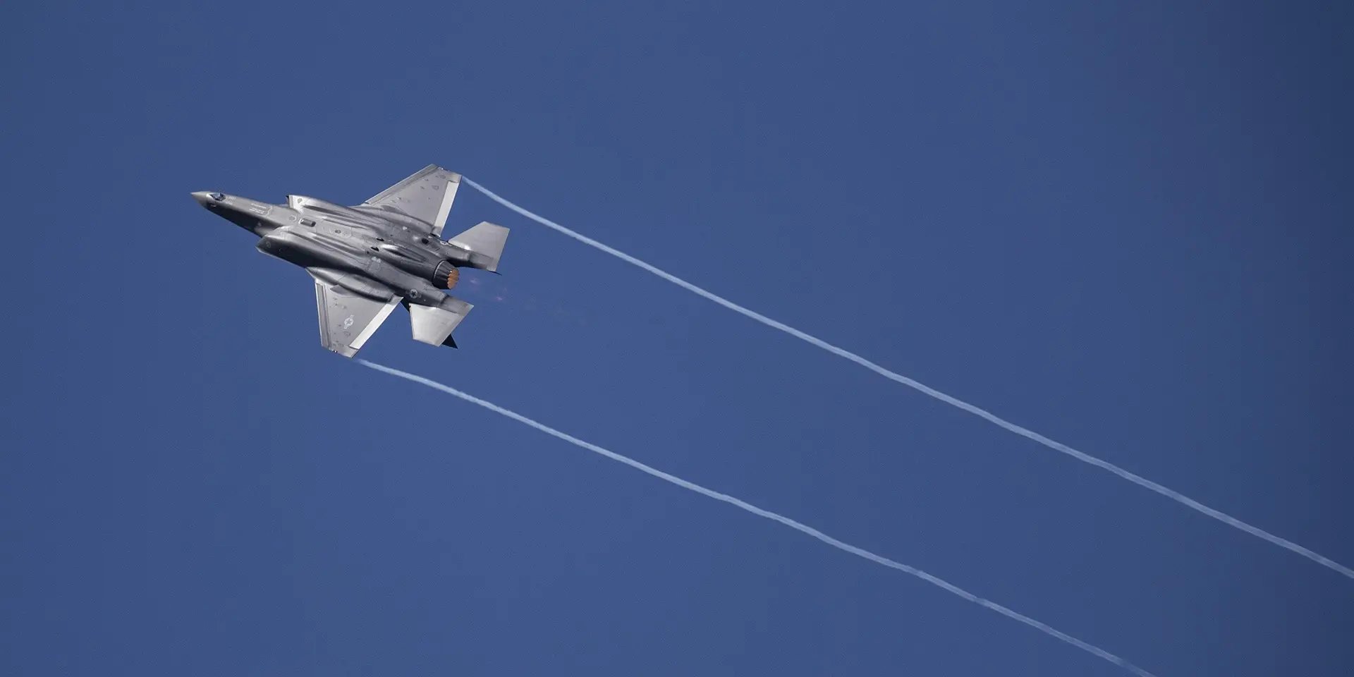 Stirling-Dynamics-F35-simulator-controls